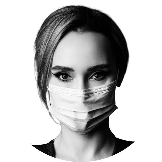 Dr. Diana Gheorghiță, chirurgien plasticien, en tenue de bloc